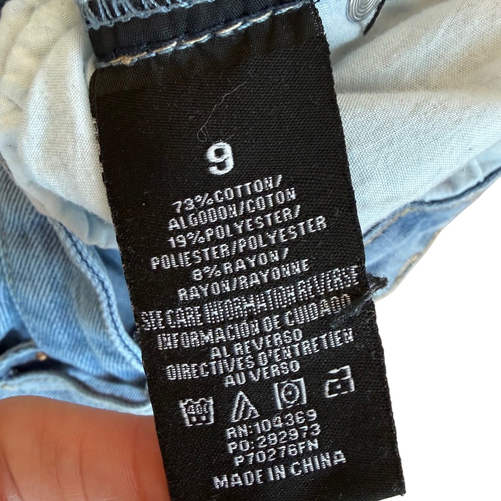 Fashion Nova Light Wash Distressed Hem Wide Leg Jeans Women Size 9 - Picture 5 of 11